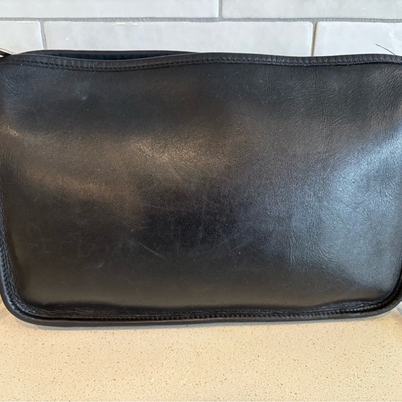 Carriage Court Black Crossbody Leather Bag. Vintage EUC - Picture 5 of 10